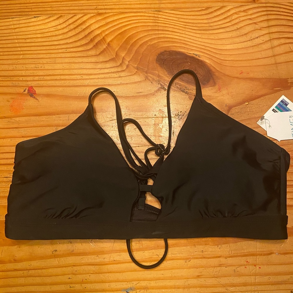 Time and tru bikini top, never worn. Size large